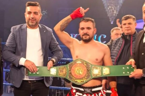 Batmanlı Milli Sporcu Cihan Kalık, Kars'ta profesyonel kemer için ringe çıkacak Batmanlı Milli Sporcu Cihan Kalık, Kars'ta profesyonel kemer için ringe çıkacak