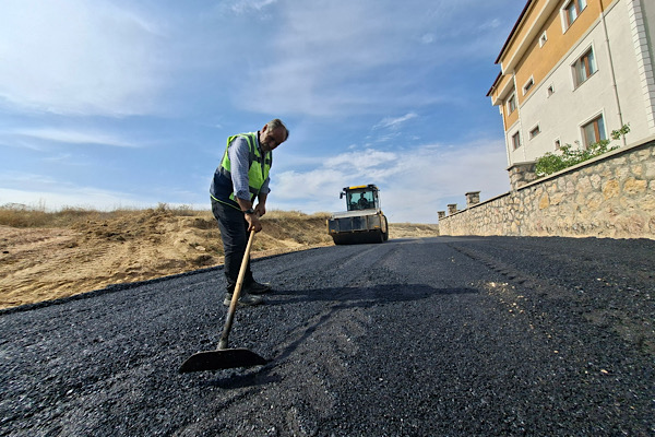 Bayburt'ta Şehir Parkı ve spor alanlarında çalışmalar sürüyor Bayburt'ta Şehir Parkı ve spor alanlarında çalışmalar sürüyor