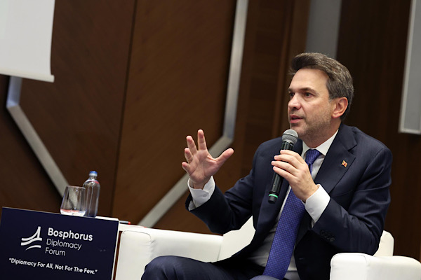 Bayraktar, Küresel Sistemin Kırılma Noktası: Enerji Diplomasisi paneline katıldı Bayraktar, Küresel Sistemin Kırılma Noktası: Enerji Diplomasisi paneline katıldı