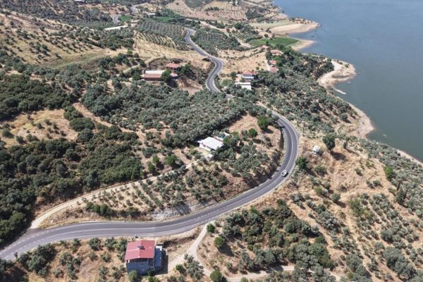Beydağ’da 5 mahalleyi bağlayan yol hizmete açıldı Beydağ’da 5 mahalleyi bağlayan yol hizmete açıldı