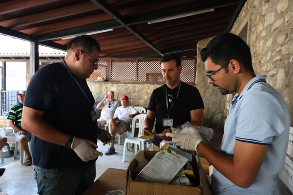 Bodrum'da Akdeniz meyve sineğine karşı tuzak dağıtımı Bodrum'da Akdeniz meyve sineğine karşı tuzak dağıtımı