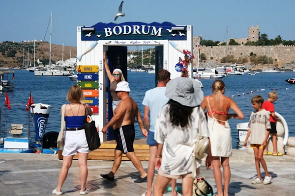 Bodrum'da "Maviye Açılan Kapı" projesini hayata geçirdi Bodrum'da "Maviye Açılan Kapı" projesini hayata geçirdi