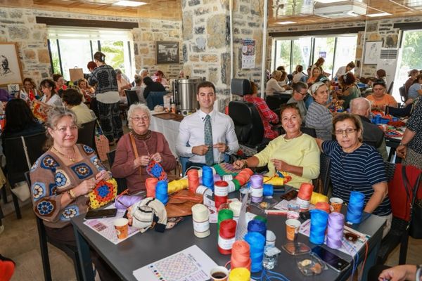 Bodrumlu kadınlar sokakları örgü motifleriyle renklendirecek Bodrumlu kadınlar sokakları örgü motifleriyle renklendirecek