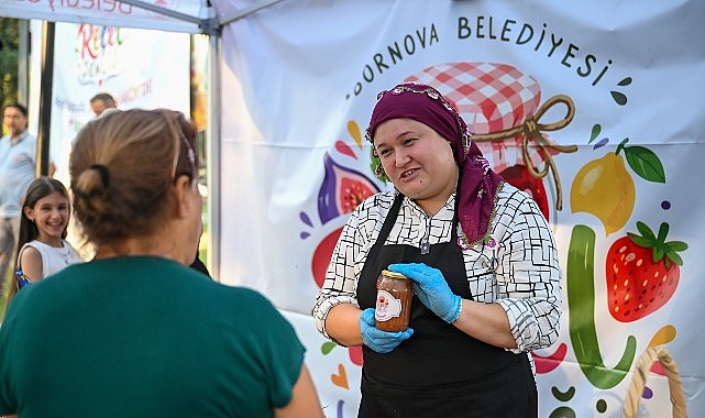Bornova'da doğal lezzetler halkla buluşuyor Bornova'da doğal lezzetler halkla buluşuyor