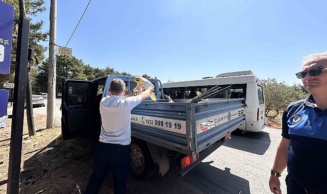 Bornova'da görsel kirliliğe zabıta freni Bornova'da görsel kirliliğe zabıta freni