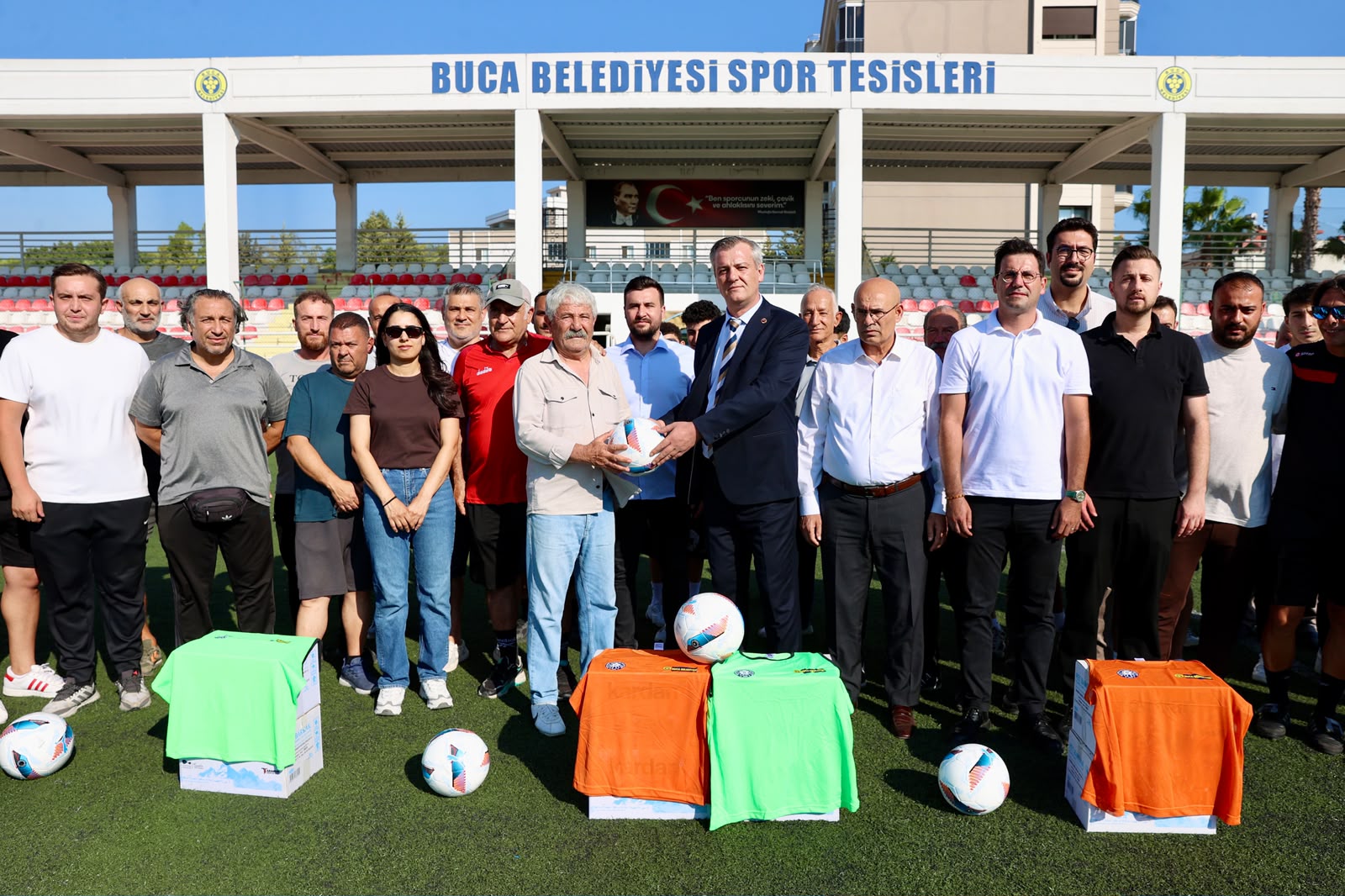 Buca’da amatör futbol kulüplerine destek Buca’da amatör futbol kulüplerine destek