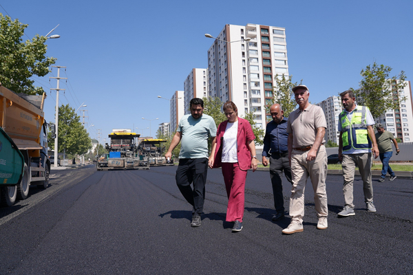 Bucak, Talaytepe Caddesi’ndeki asfalt çalışmalarını inceledi Bucak, Talaytepe Caddesi’ndeki asfalt çalışmalarını inceledi