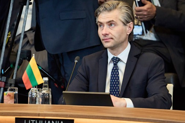 Budrys: İtalya'ya ait savaş uçakları Letonya'da yabancı İHA'yı düşürdü Budrys: İtalya'ya ait savaş uçakları Letonya'da yabancı İHA'yı düşürdü