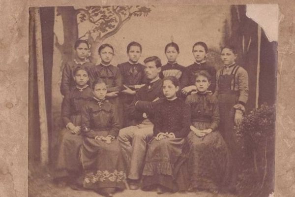 Bulgar milli kimliğinin inşasında kadınların izleri Bulgar milli kimliğinin inşasında kadınların izleri