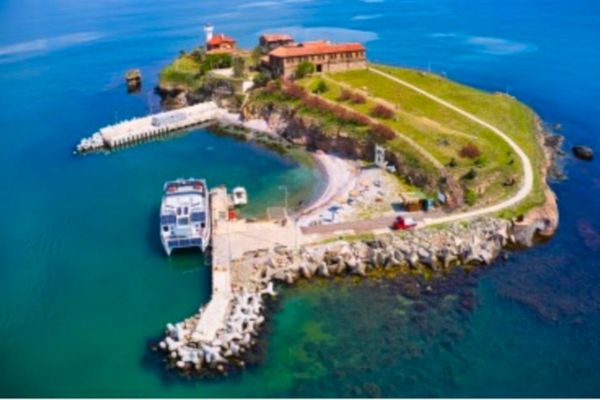 Burgaz’ın simgesi Anastasia Adası’nda yaz  programı açıklandı