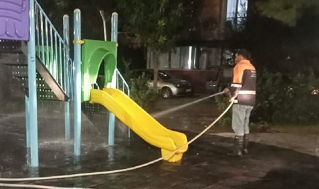 Burhaniye Belediyesi Temizlik İşleri ekipleri 7/24 sahada Burhaniye Belediyesi Temizlik İşleri ekipleri 7/24 sahada