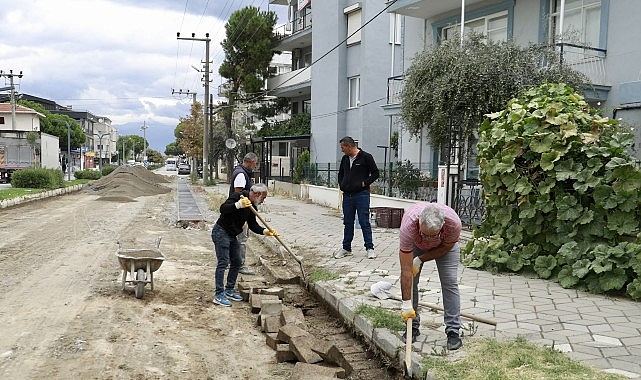 Burhaniye'de Fen İşleri Ekipleri Sahada Çalışmalarını Sürdürüyor