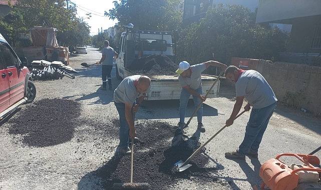 Burhaniye'de Yol, Altyapı ve Aydınlatma Çalışmaları Sürüyor Burhaniye'de Yol, Altyapı ve Aydınlatma Çalışmaları Sürüyor