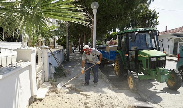 Burhaniye'de Yol Yapım, Bakım ve Onarım Çalışmaları Aralıksız Devam Ediyor Burhaniye'de Yol Yapım, Bakım ve Onarım Çalışmaları Aralıksız Devam Ediyor