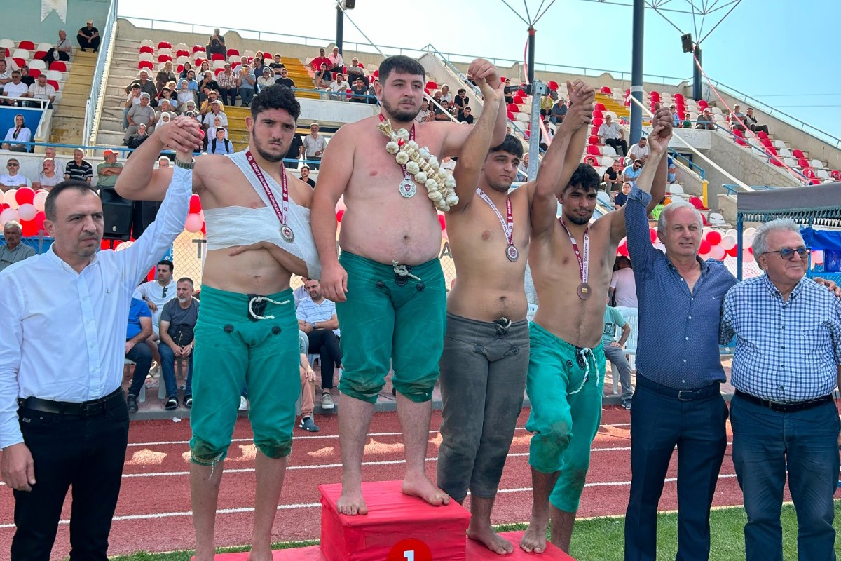 Bursa Büyükşehir Belediyesporlu güreşçilerden 8 madalya ve 2 kupa Bursa Büyükşehir Belediyesporlu güreşçilerden 8 madalya ve 2 kupa