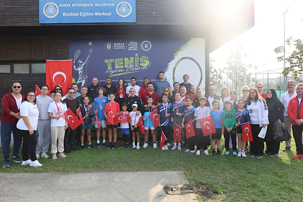 Bursa’da Cumhuriyet Tenis Turnuvası düzenlendi Bursa’da Cumhuriyet Tenis Turnuvası düzenlendi