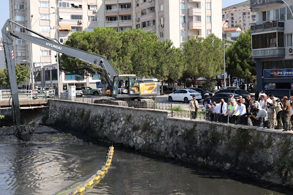 Bursa’da Karsak ve Çarşı derelerinde temizlik çalışması Bursa’da Karsak ve Çarşı derelerinde temizlik çalışması