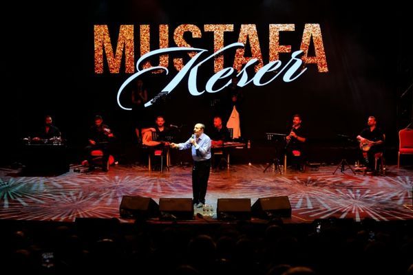 Bursa’da müzik ve kahkaha dolu gece Bursa’da müzik ve kahkaha dolu gece