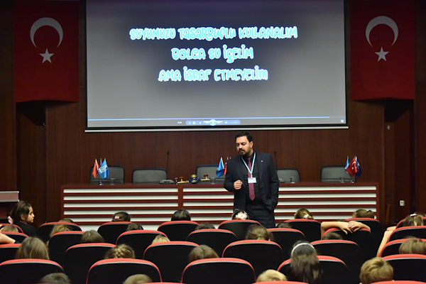 Bursa'da öğrencilere su tasarrufu ve bilinçli kullanım eğitimi veriliyor Bursa'da öğrencilere su tasarrufu ve bilinçli kullanım eğitimi veriliyor