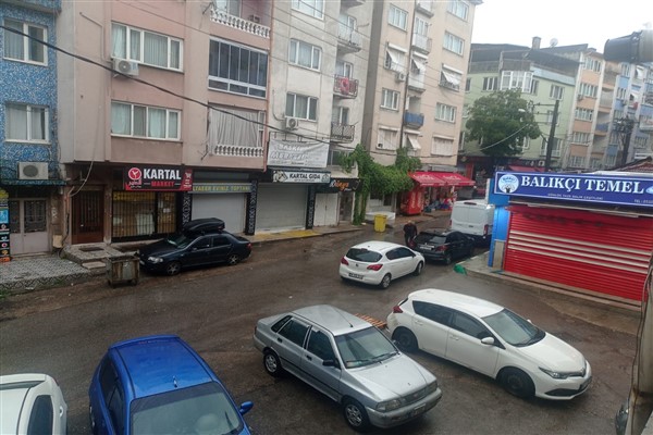 Bursa’da sağanak yağış etkili oldu Bursa’da sağanak yağış etkili oldu