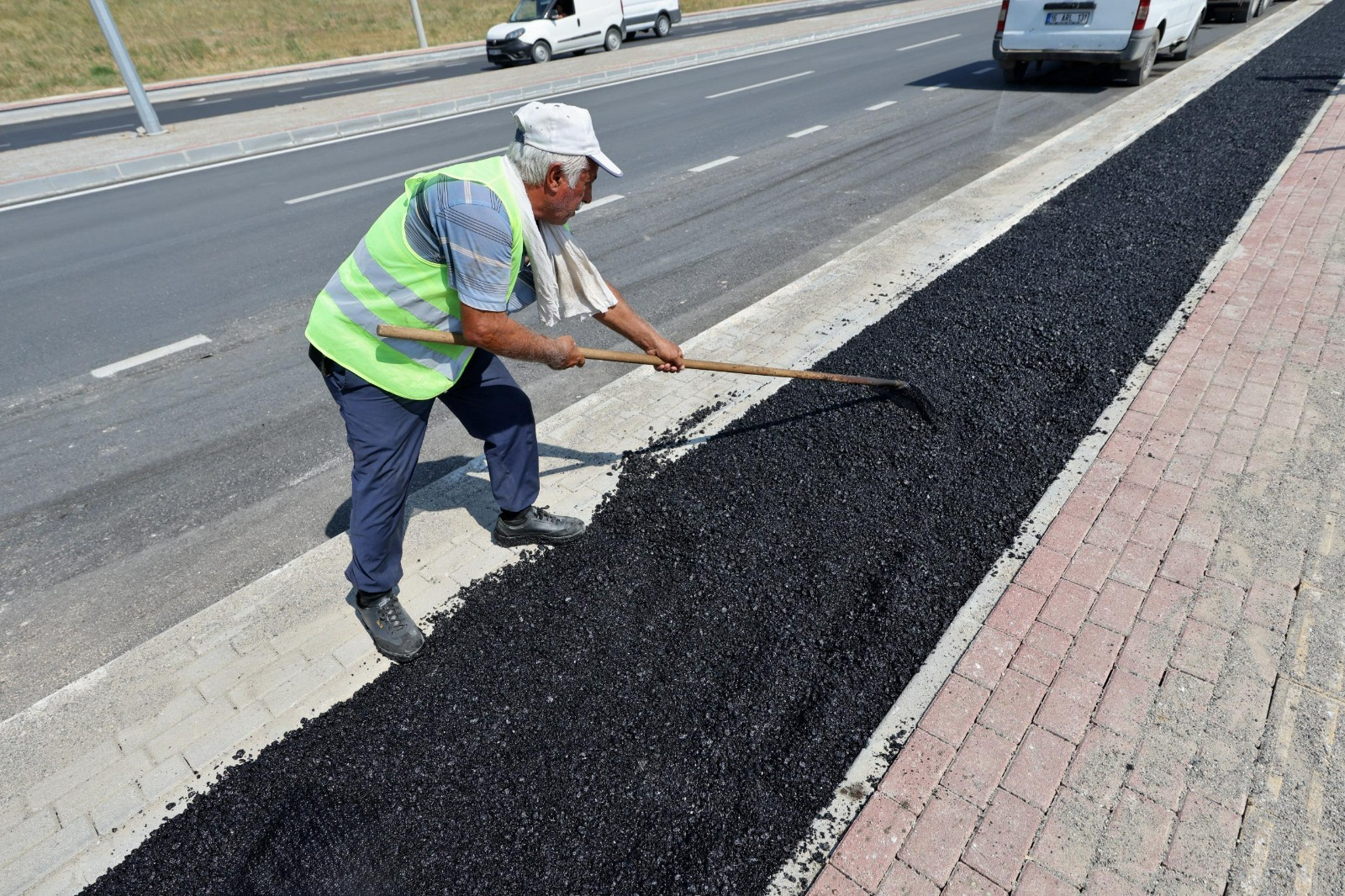 Bursa’da yenilenen Atlıçayır Bulvarı’na 800 metrelik bisiklet yolu Bursa’da yenilenen Atlıçayır Bulvarı’na 800 metrelik bisiklet yolu
