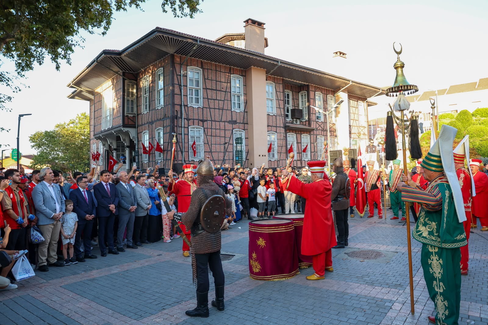 Bursa’nın kurtuluşunun 104’üncü yıl dönümü törenle kutlandı Bursa’nın kurtuluşunun 104’üncü yıl dönümü törenle kutlandı