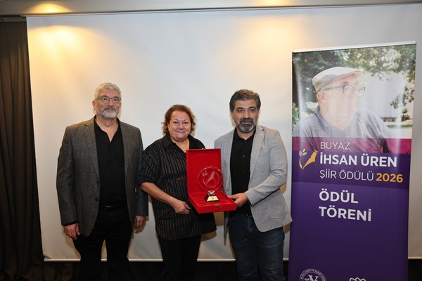 BUYAZ İhsan Üren Şiir Ödülü ‘Uyanınca Ben Burdayım’a verildi BUYAZ İhsan Üren Şiir Ödülü ‘Uyanınca Ben Burdayım’a verildi