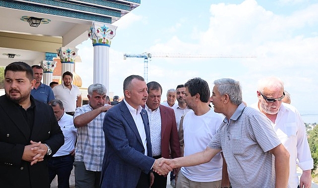 Büyükakın, Karamürsel'de hem gönüllere dokundu, hem de çalışmaları inceledi Büyükakın, Karamürsel'de hem gönüllere dokundu, hem de çalışmaları inceledi