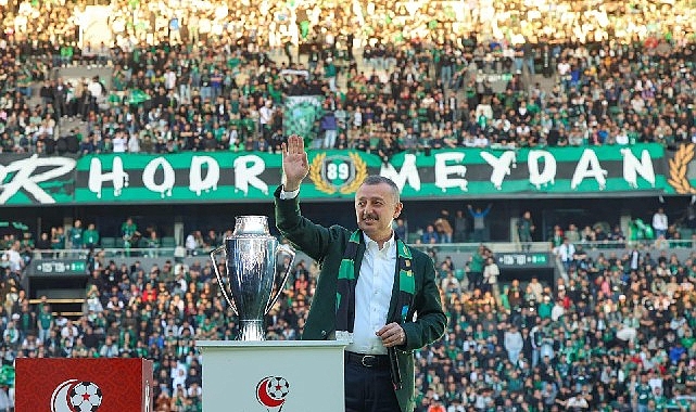 Büyükakın'dan çifte kutlama Büyükakın'dan çifte kutlama