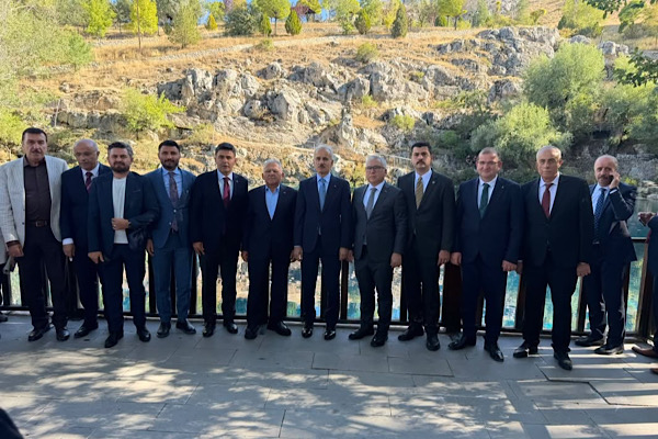 Büyükkılıç, Malatya ve Sivas'ta ulaşım yatırımlarını inceledi Büyükkılıç, Malatya ve Sivas'ta ulaşım yatırımlarını inceledi