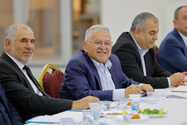 Büyükkılıç, Sarız ve Pınarbaşı'nda muhtarların taleplerini dinledi Büyükkılıç, Sarız ve Pınarbaşı'nda muhtarların taleplerini dinledi