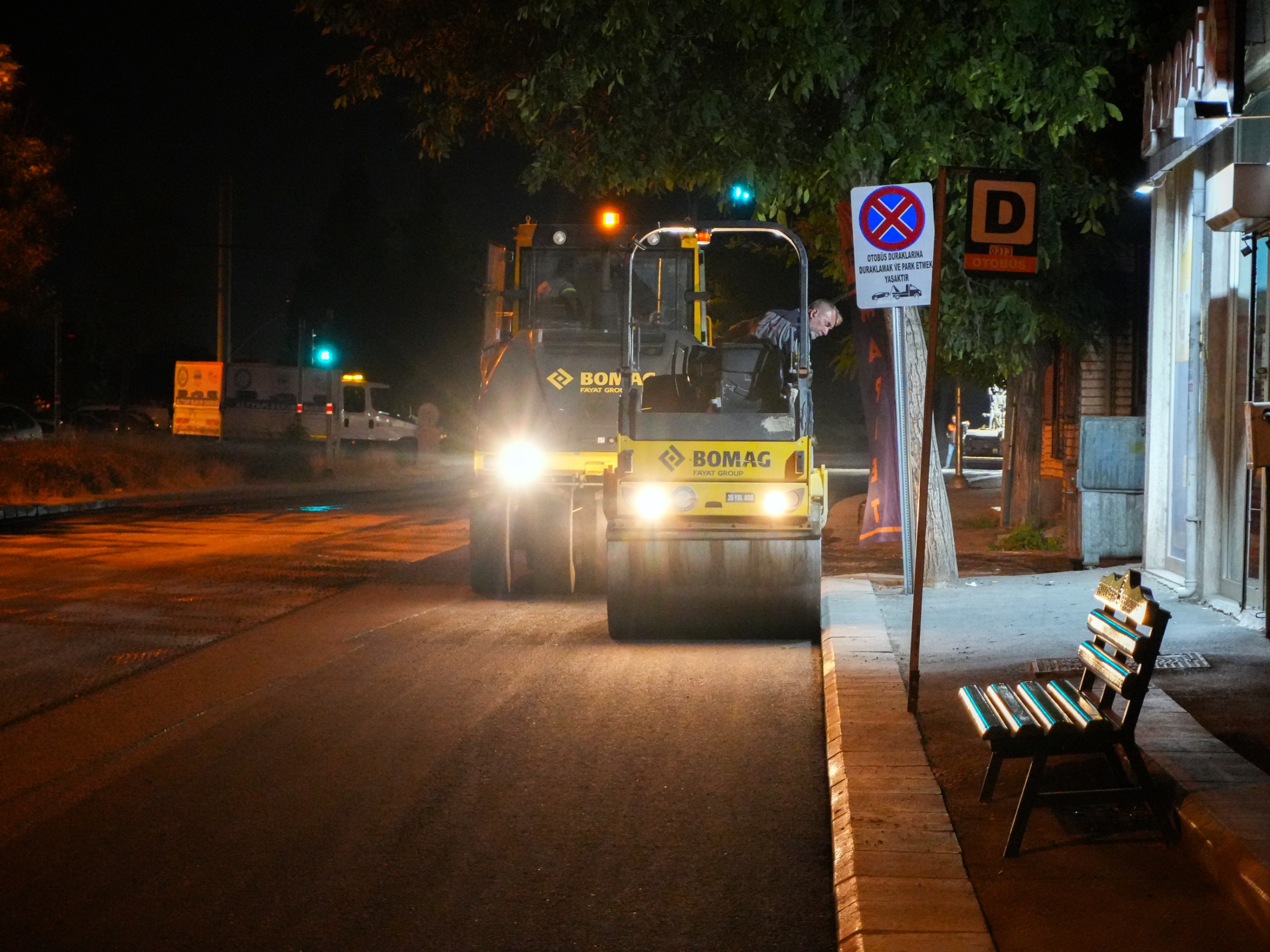 Büyükşehir ekipleri çalışmalarını gece boyunca sürdürdü Büyükşehir ekipleri çalışmalarını gece boyunca sürdürdü