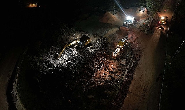 Büyükşehir ekipleri gece gündüz sahada; Başiskele'de selin izleri siliniyor
