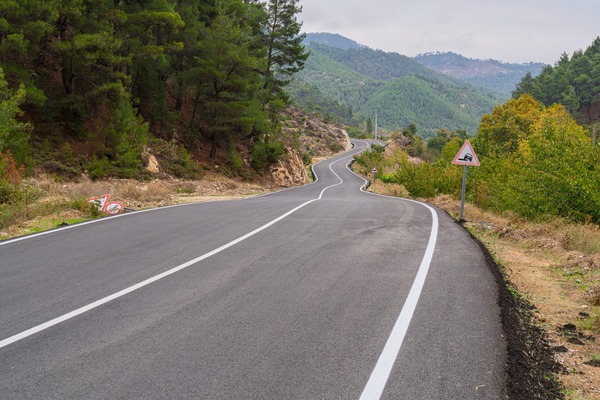 Büyükşehir, Kiraz’da 10 kilometrelik yolu yeniledi Büyükşehir, Kiraz’da 10 kilometrelik yolu yeniledi