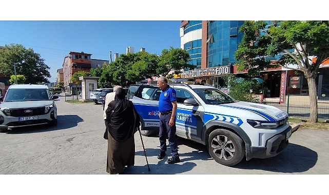 Büyükşehir Zabıtası yaşlı çifti yolda bırakmadı Büyükşehir Zabıtası yaşlı çifti yolda bırakmadı