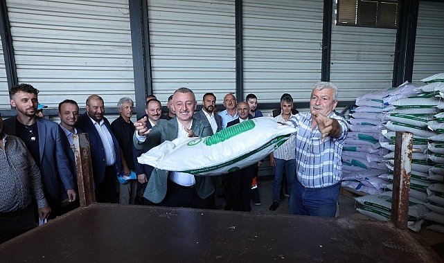 Büyükşehir'den çiftçiye yüzde 50 hibeli tohum desteği Büyükşehir'den çiftçiye yüzde 50 hibeli tohum desteği