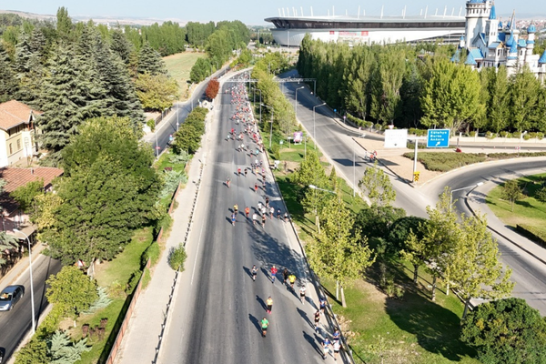 Büyükşehirden yarı maraton önesi sürücülere uyarı Büyükşehirden yarı maraton önesi sürücülere uyarı