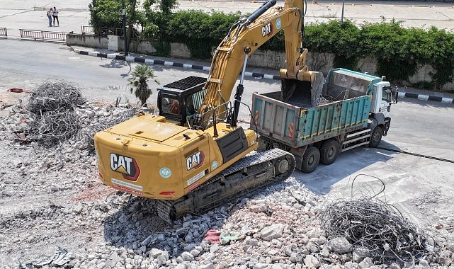 Büyükşehir'den Yunusemre İlçesine Modern Sosyal Tesis Büyükşehir'den Yunusemre İlçesine Modern Sosyal Tesis