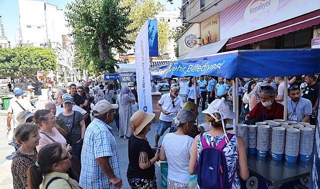 Büyükşehir'in aşure ikramları sürüyor Büyükşehir'in aşure ikramları sürüyor