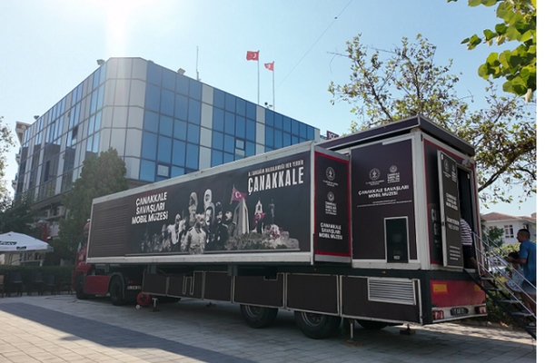 Çanakkale Savaşları Mobil Müzesi, Menderes'te vatandaşlarla buluştu Çanakkale Savaşları Mobil Müzesi, Menderes'te vatandaşlarla buluştu