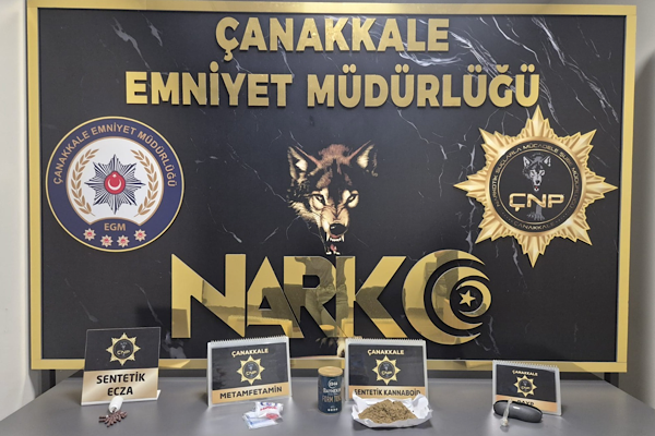 Çanakkale'de 844 gram narkotik madde ele geçirildi Çanakkale'de 844 gram narkotik madde ele geçirildi