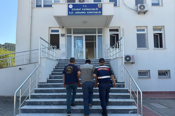 Çanakkale’de “Huzur Uygulaması”: 83 aranan şahıs yakalandı, 9 kişi tutuklandı Çanakkale’de “Huzur Uygulaması”: 83 aranan şahıs yakalandı, 9 kişi tutuklandı