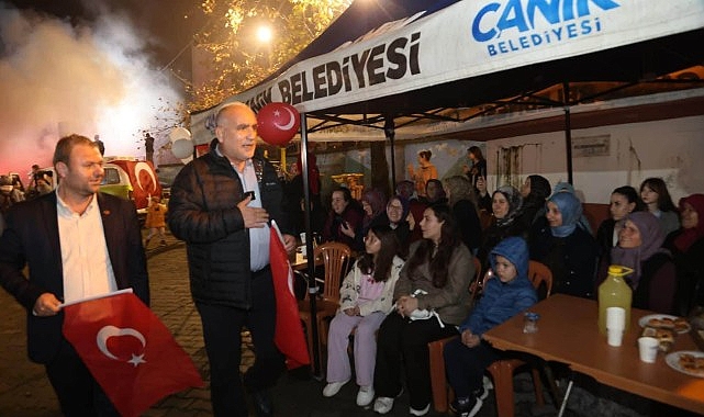 Canik'te Cumhuriyet Coşkusu Fener Alayıyla Taçlandı Canik'te Cumhuriyet Coşkusu Fener Alayıyla Taçlandı