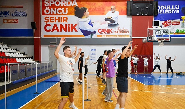 Canik'te Gençler Parkurun Tozunu Dumana Katıyor Canik'te Gençler Parkurun Tozunu Dumana Katıyor