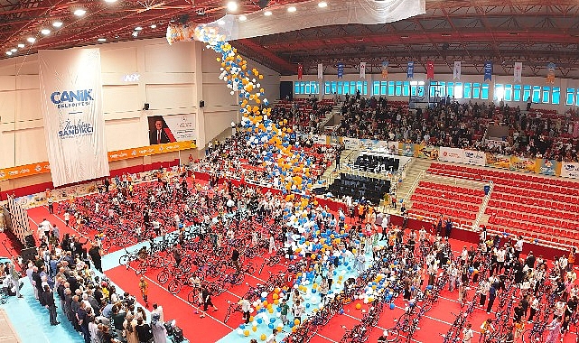 Canik'te Tüm Çocuklar Hediyelerine Kavuştu Canik'te Tüm Çocuklar Hediyelerine Kavuştu