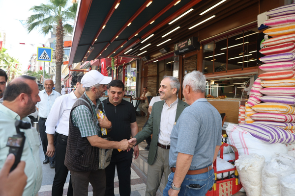 Çayırova Belediye Başkanı Çiftçi, güne esnaf ziyaretiyle başladı Çayırova Belediye Başkanı Çiftçi, güne esnaf ziyaretiyle başladı