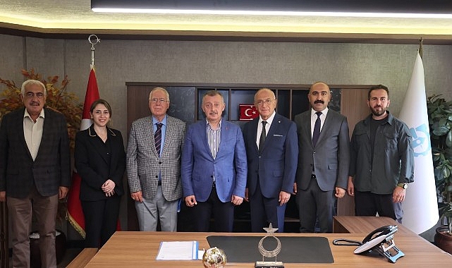 Cem Vakfı, teşekkür için Başkan Büyükakın'a geldi Cem Vakfı, teşekkür için Başkan Büyükakın'a geldi