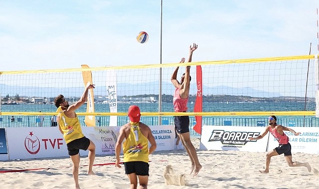 Çeşme'de Uluslararası Grand Slam Plaj Voleybolu heyecanı yaşandı Çeşme'de Uluslararası Grand Slam Plaj Voleybolu heyecanı yaşandı