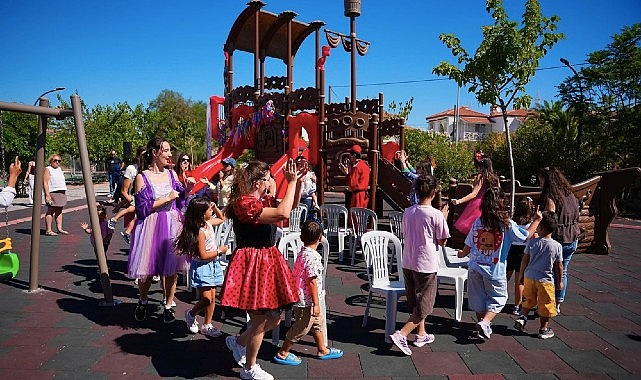 Çeşme'de yenilenen parklarda yaz boyu şenlik var Çeşme'de yenilenen parklarda yaz boyu şenlik var
