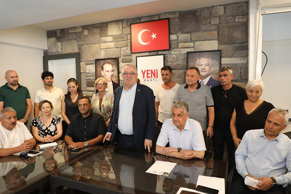CHP'den istifa eden Başkan Ertaş ve 19 meclis üyesi Yeni Parti'ye katıldı
CHP'den istifa eden Başkan Ertaş ve 19 meclis üyesi Yeni Parti'ye katıldı